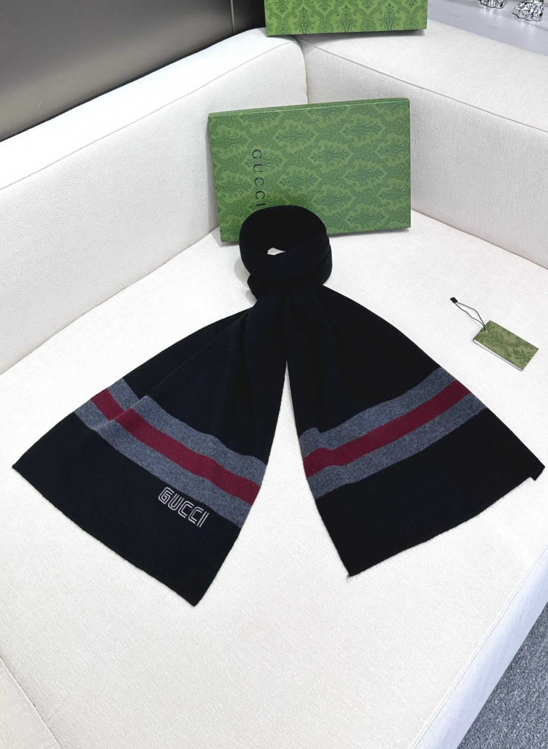 【GUCCI グッチ】スカーフ  32*180CM  241209