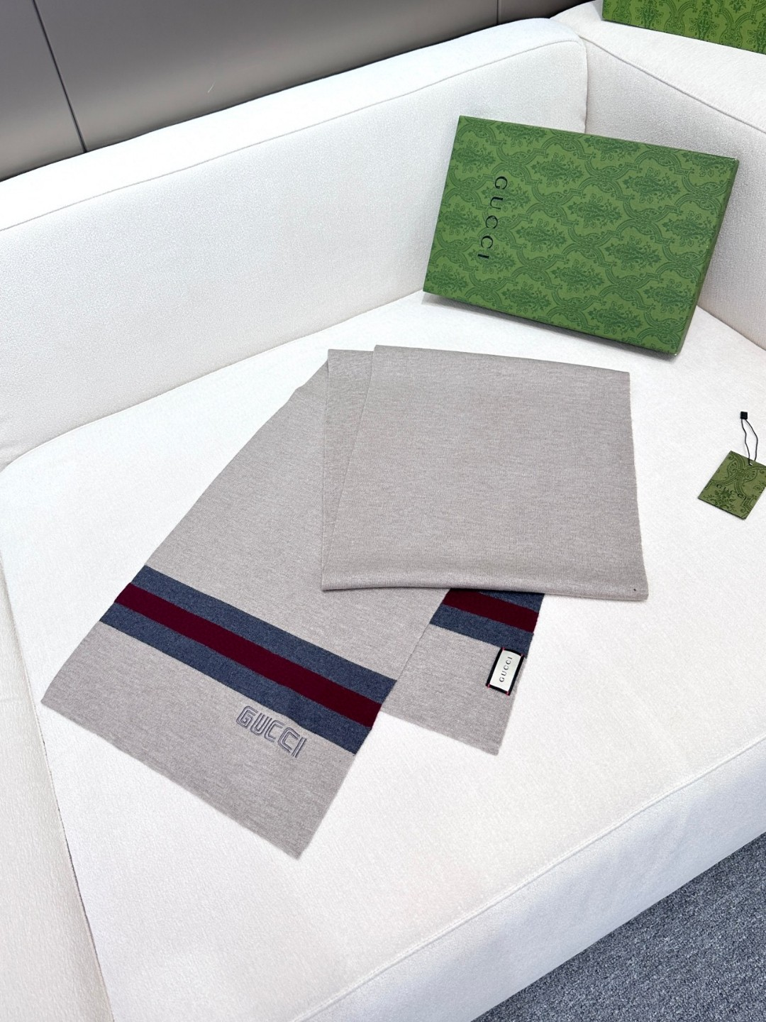 【GUCCI グッチ】スカーフ  32*180CM  241209