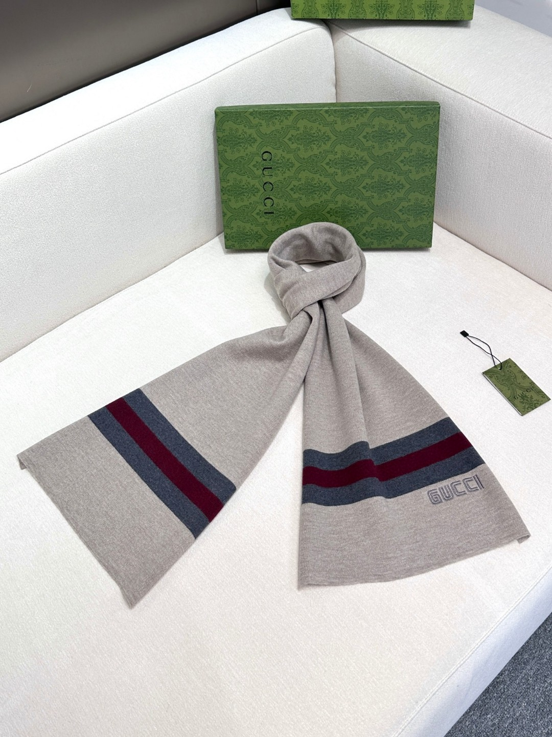 【GUCCI グッチ】スカーフ  32*180CM  241209