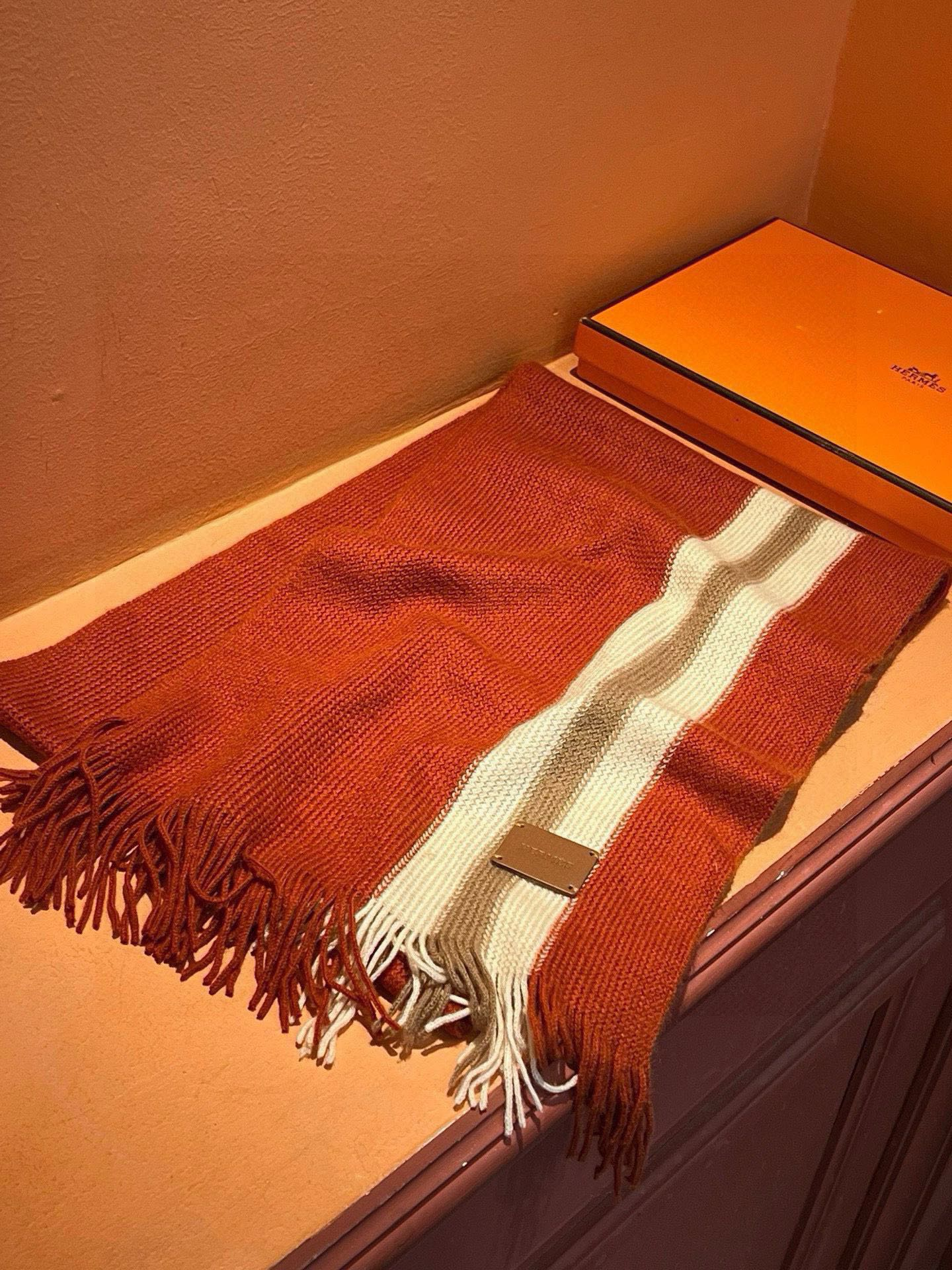 【GUCCI グッチ】スカーフ  30*180CM  241209