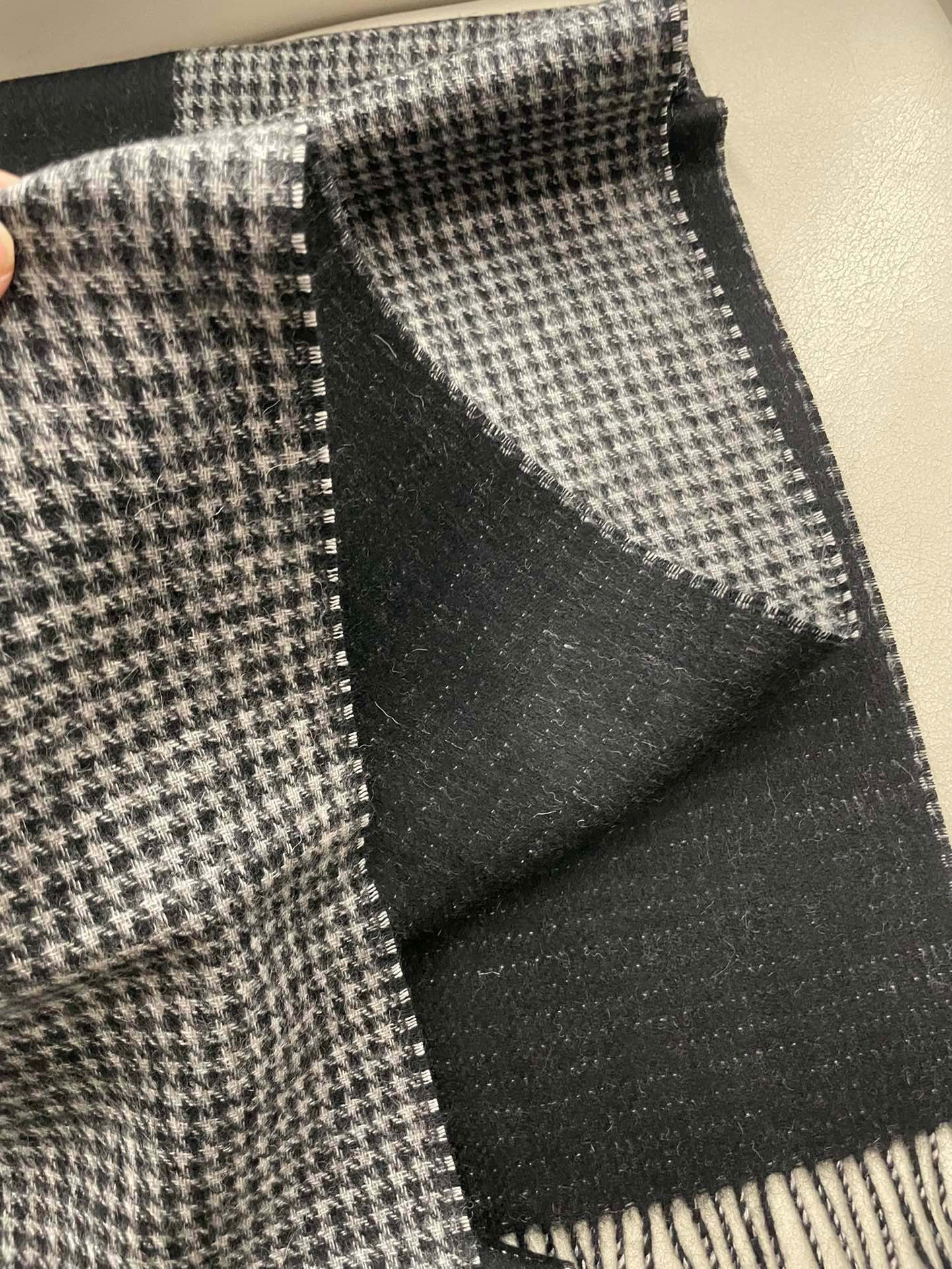 【GUCCI グッチ】スカーフ  32*180CM  241209