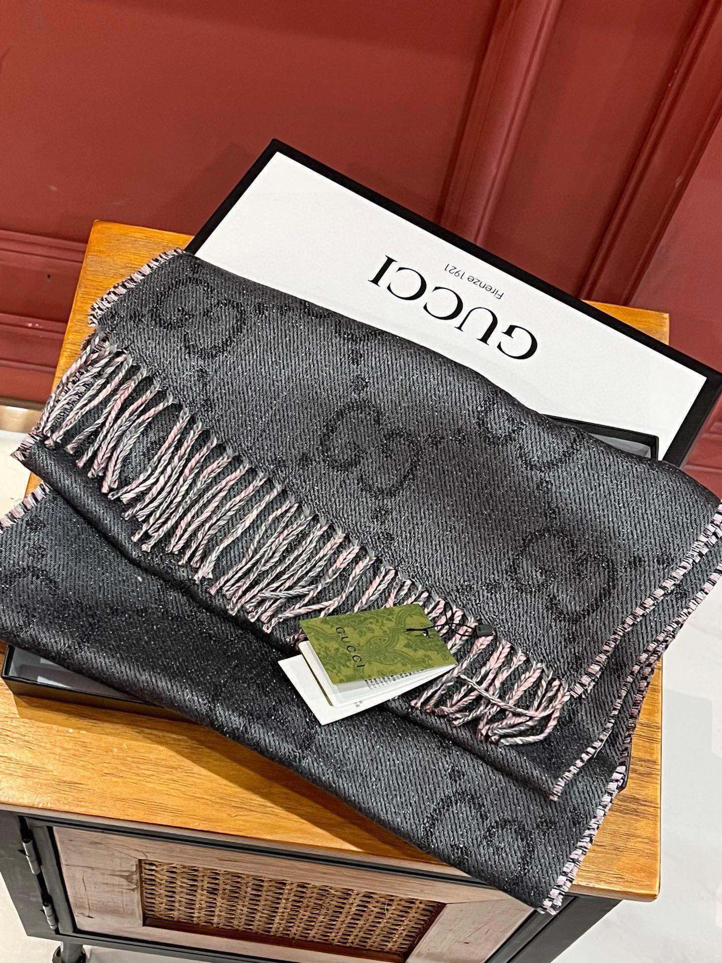 【GUCCI グッチ】スカーフ  34*194CM  241209