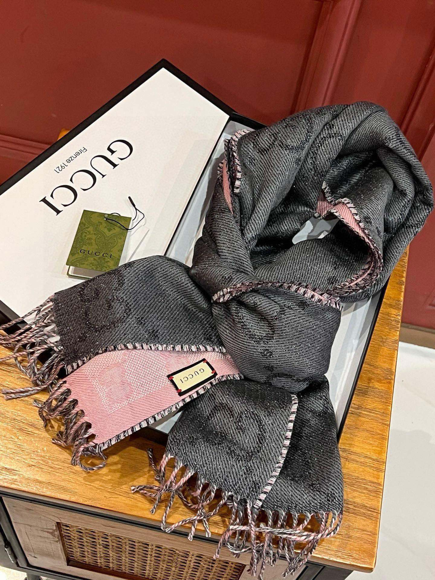 【GUCCI グッチ】スカーフ  34*194CM  241209