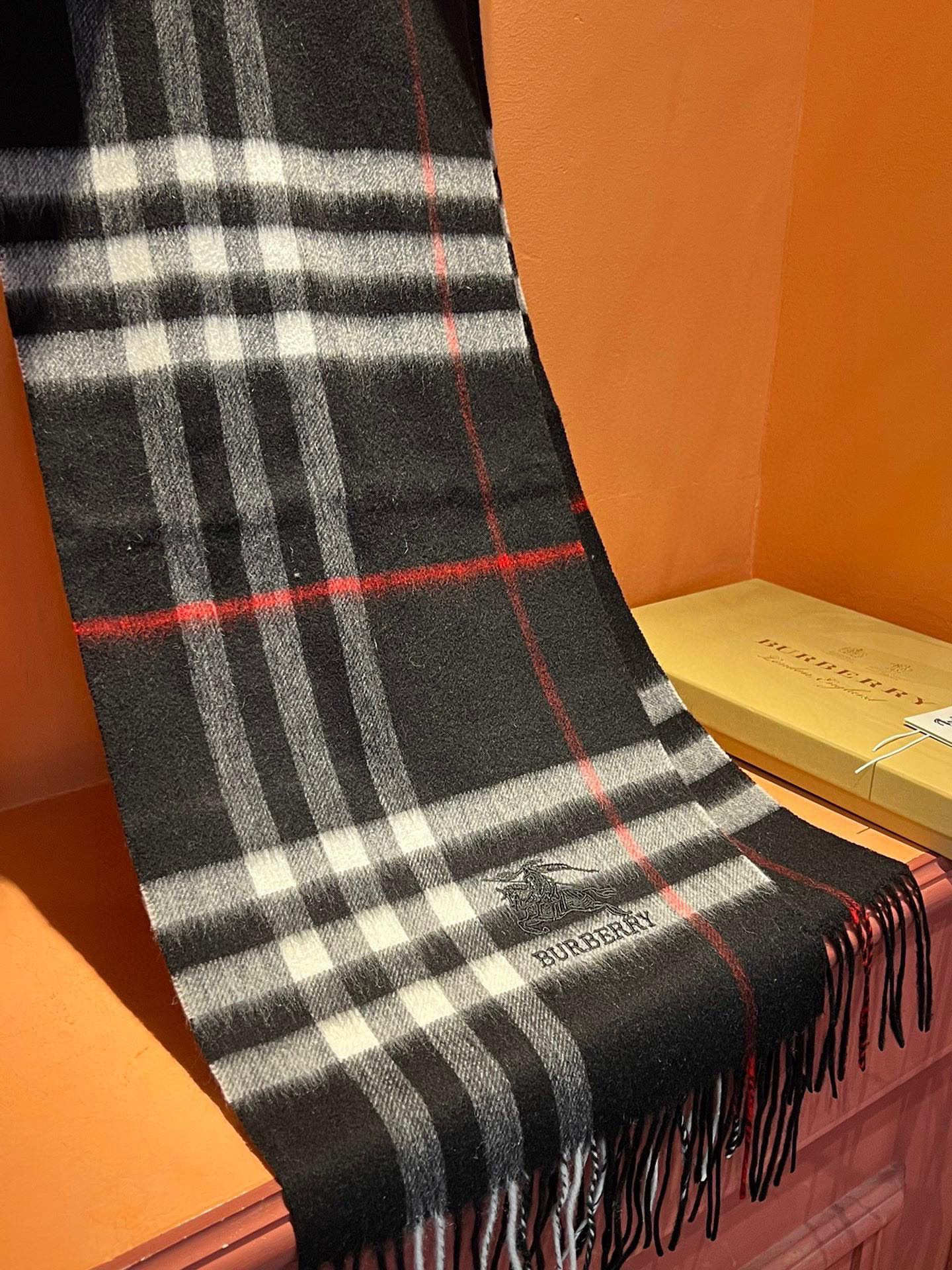 【BURBERRY  バーバリー】スカーフ30*180CM  241209