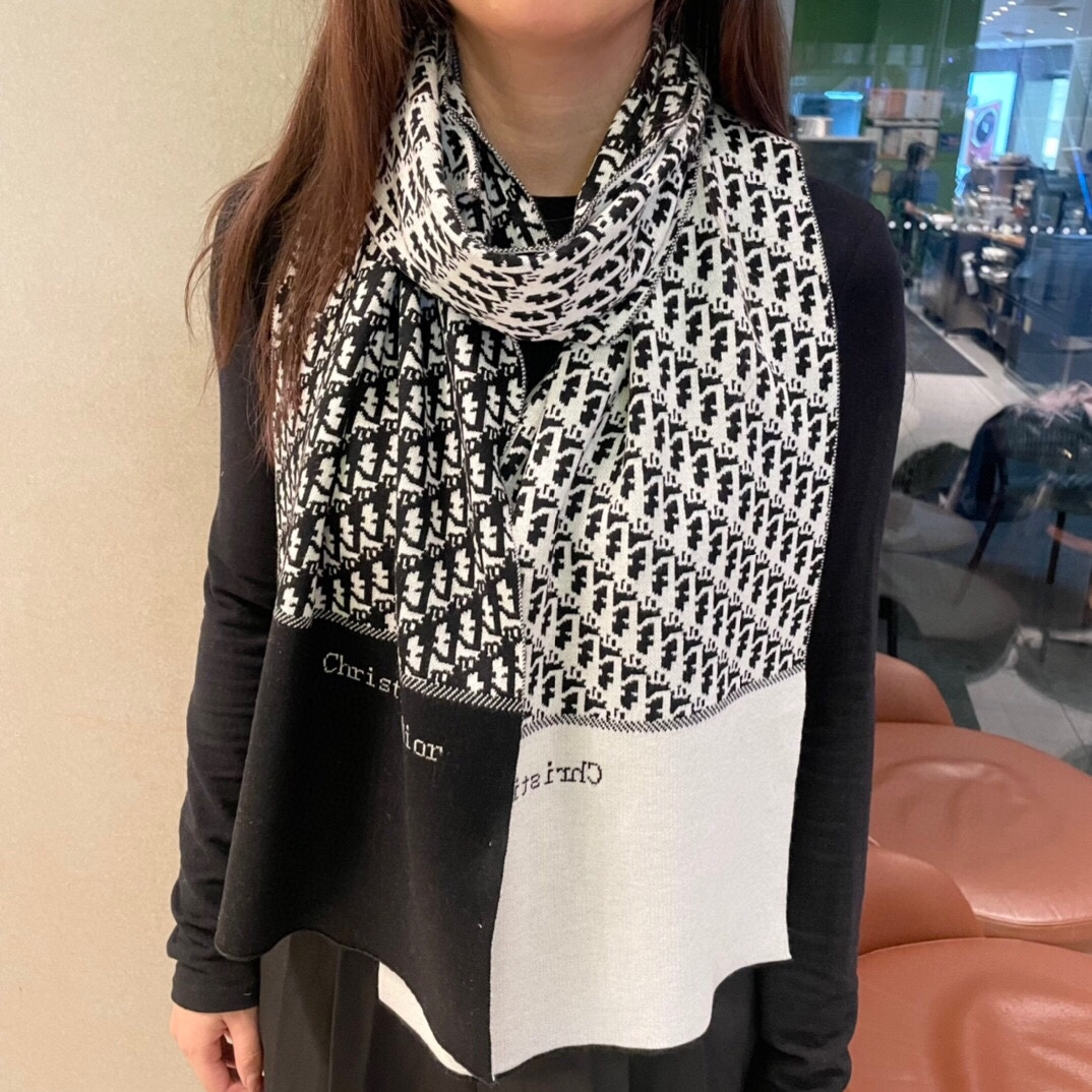 【DIOR  ディオール 】スカーフ  32*180cm  241210
