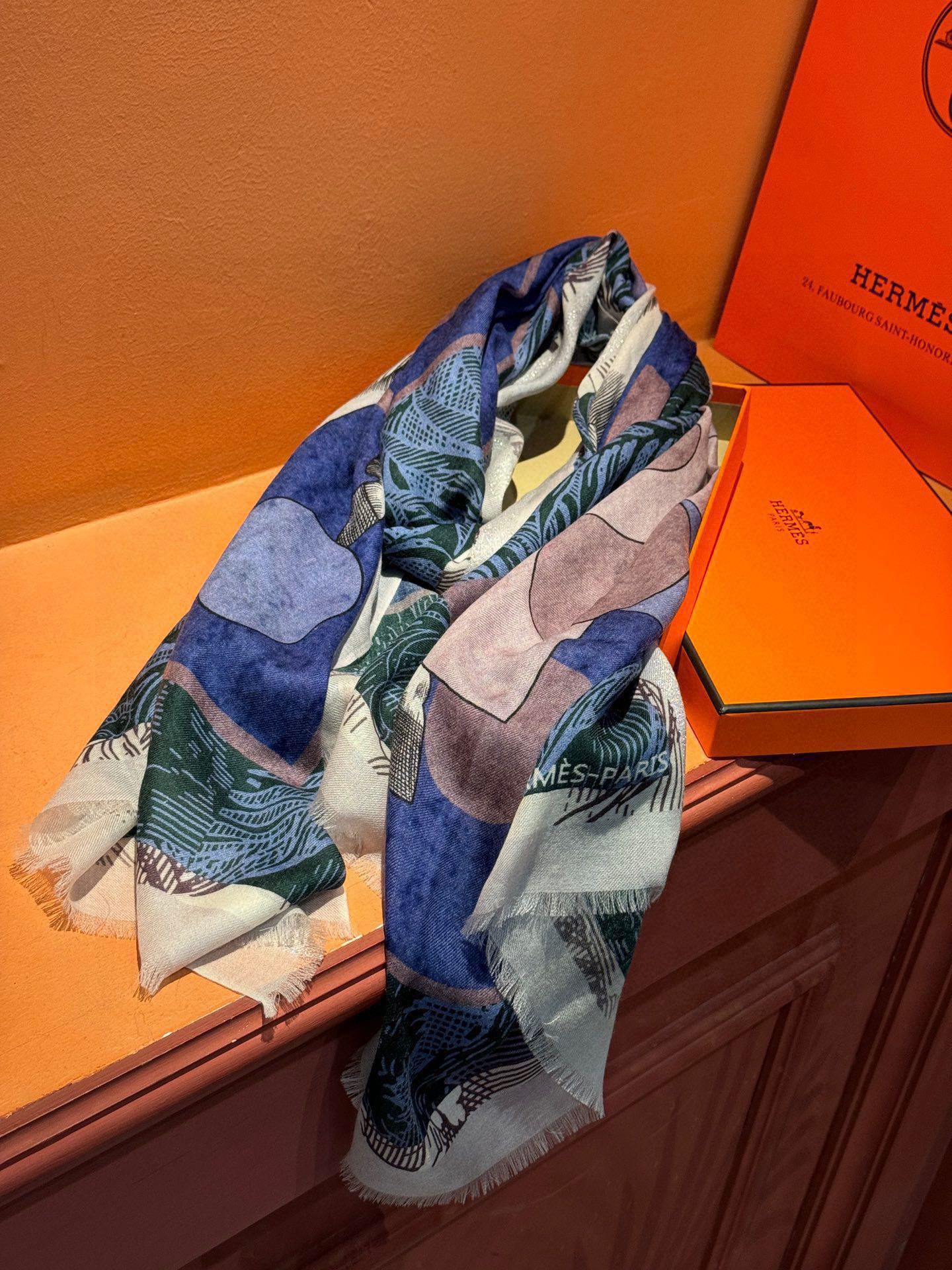 【HERMES エルメス 】スカーフ30*180CM  241210