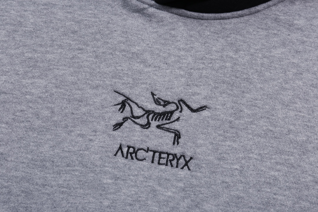 【ARCTERYX 公式旗艦店】アークテリクス  パーカー  スウェット ご好評に付き再入荷！241210