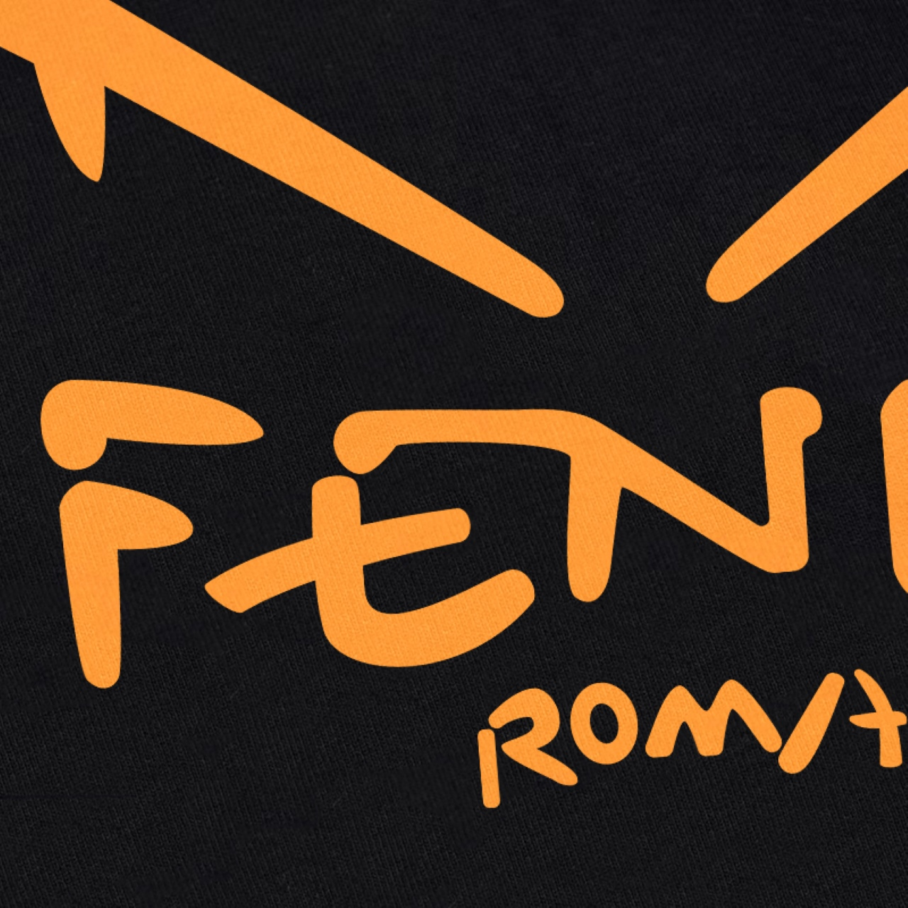 【FENDI  公式旗艦店】フェンディ丸首の衛衣 スウェット ご好評に付き再入荷！241211