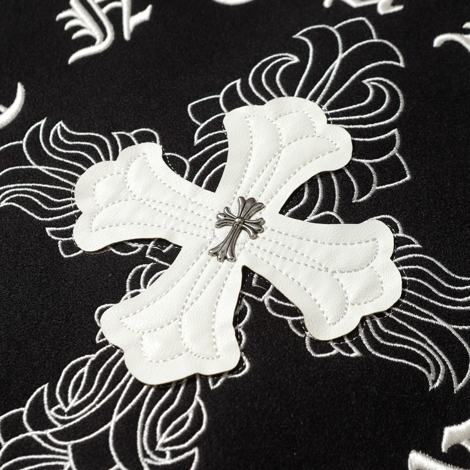 【CHROME HEARTS】クロムハーツ ジャケット着ご好評に付き再入荷！241212