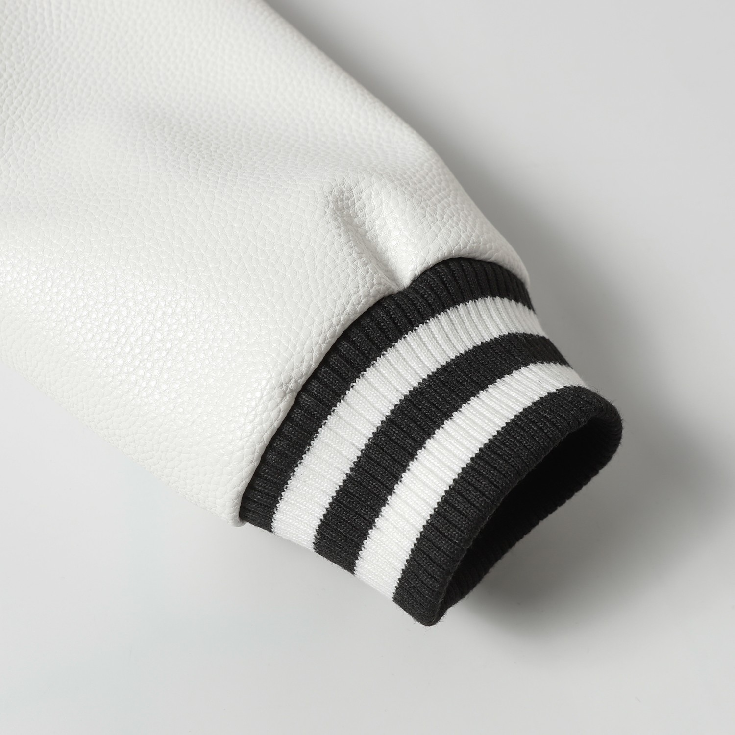 【CHROME HEARTS】クロムハーツ ジャケット着ご好評に付き再入荷！241212