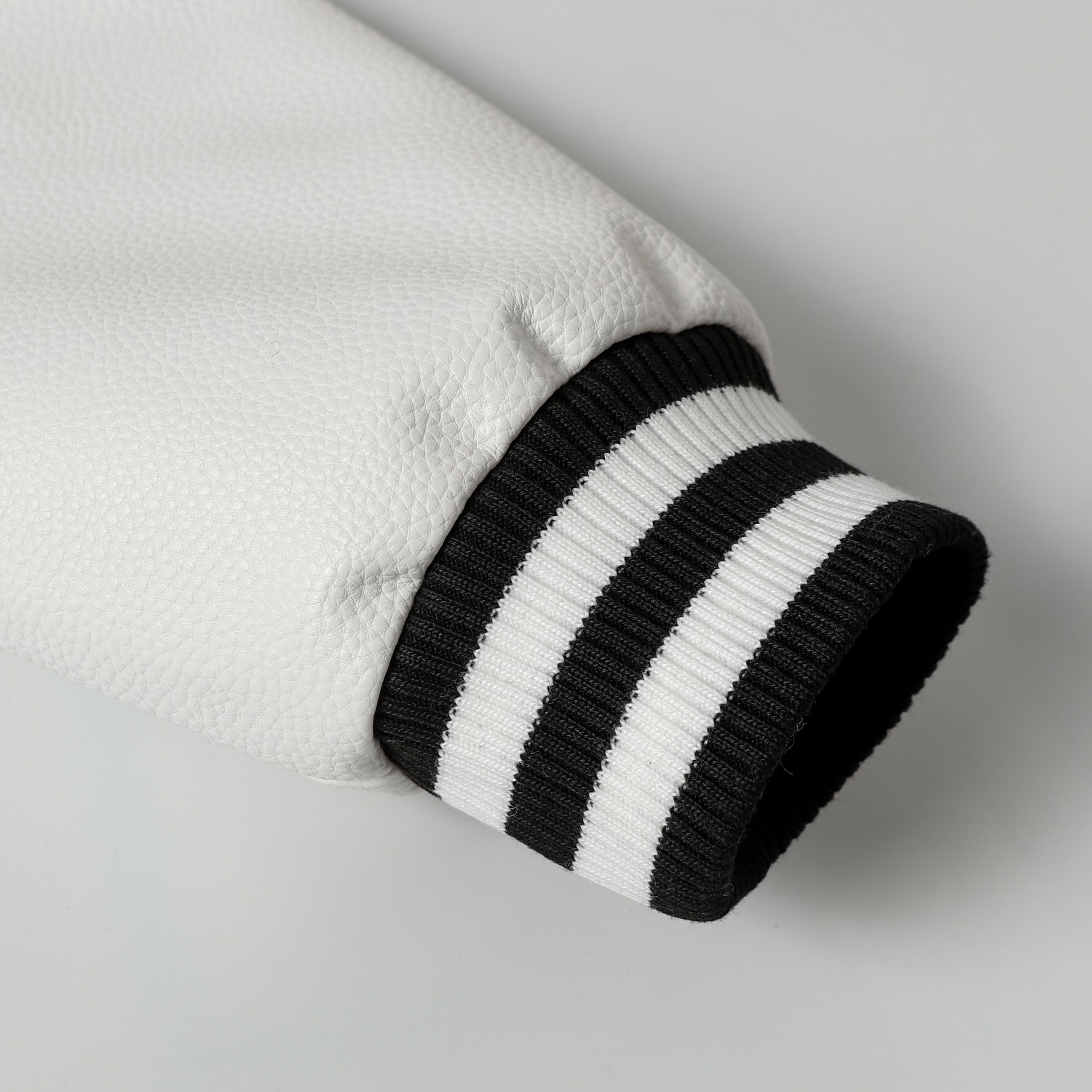 【CHROME HEARTS】クロムハーツ ジャケット着ご好評に付き再入荷！241212