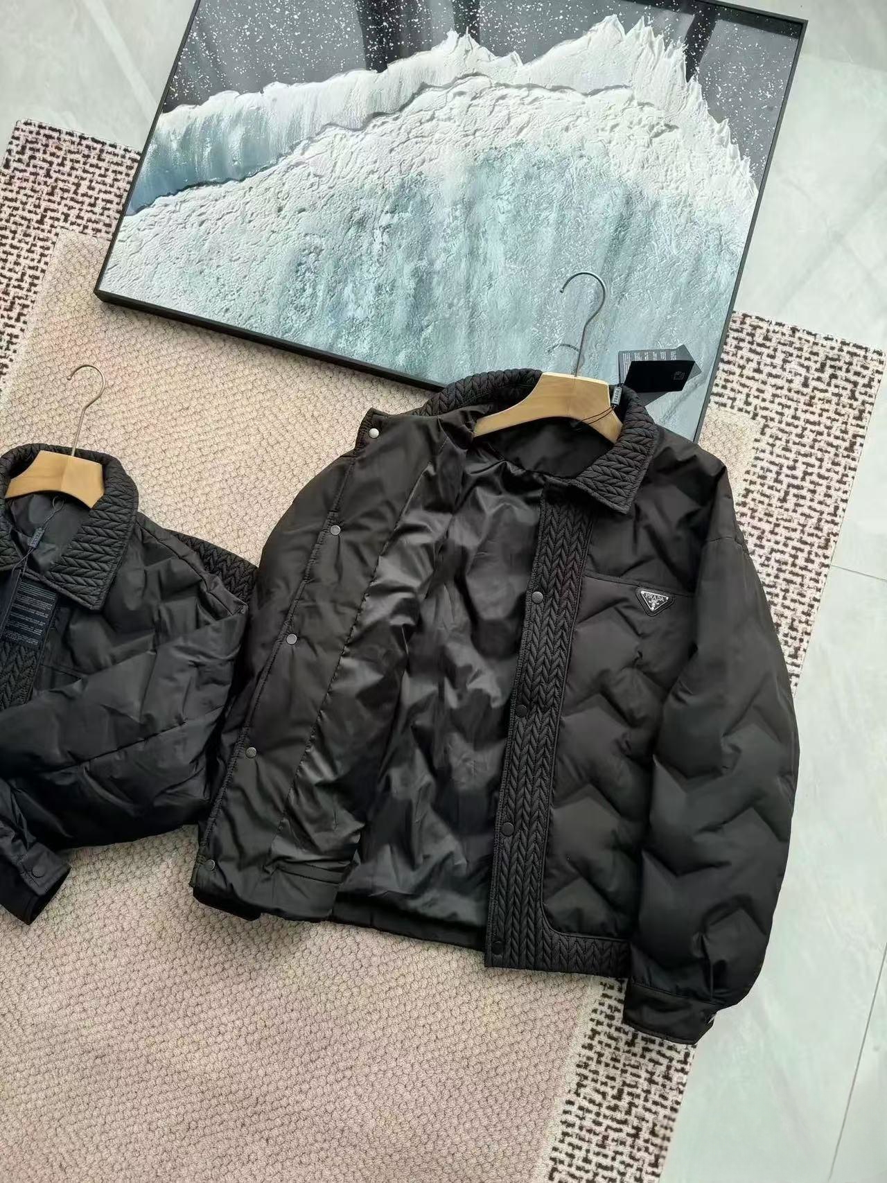【PRADA  公式旗艦店】プラダ  ダウンジャケット 好評に付き再入荷！ 241102