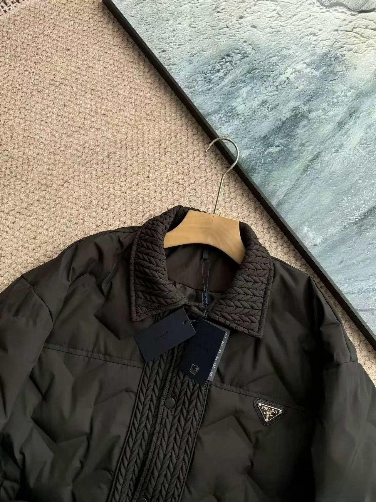 【PRADA  公式旗艦店】プラダ  ダウンジャケット 好評に付き再入荷！ 241102