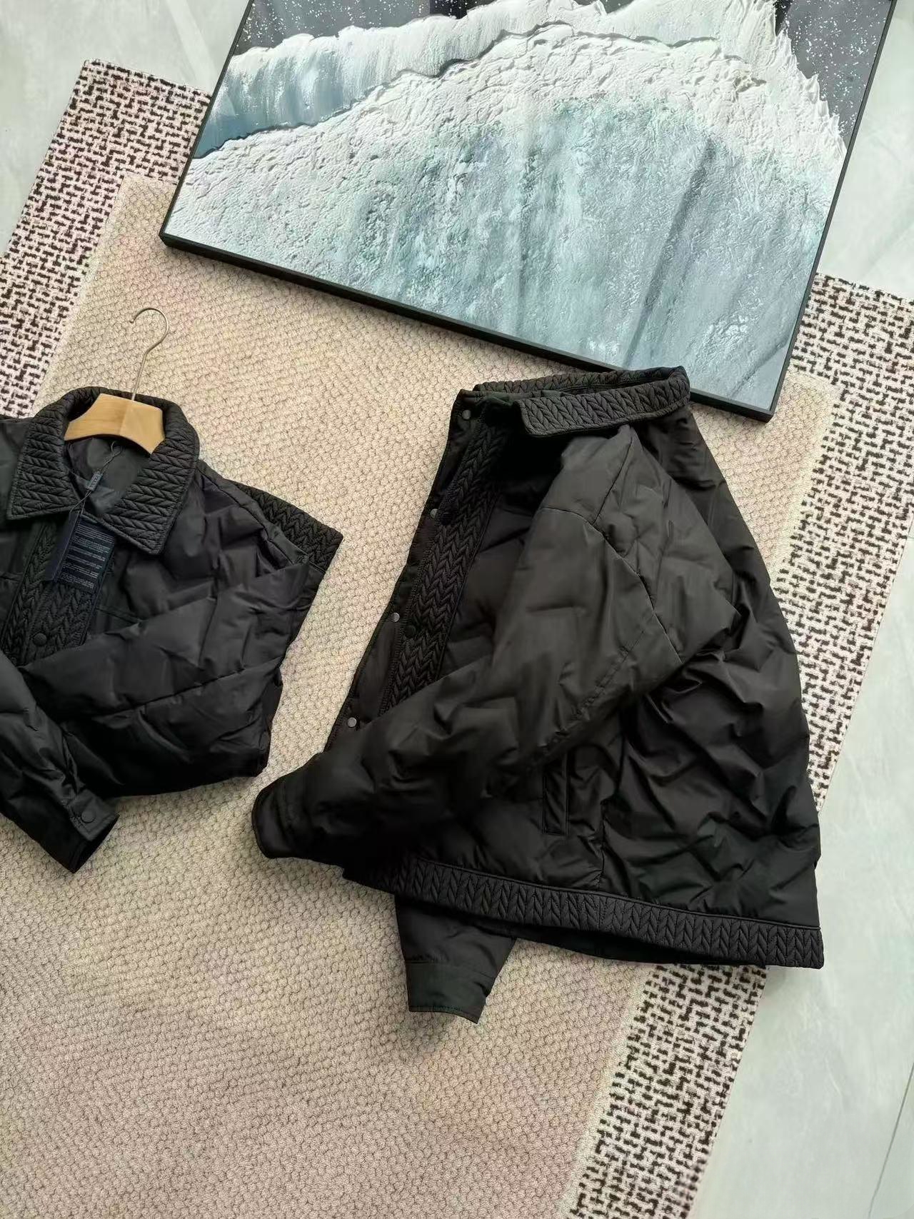 【PRADA  公式旗艦店】プラダ  ダウンジャケット 好評に付き再入荷！ 241102