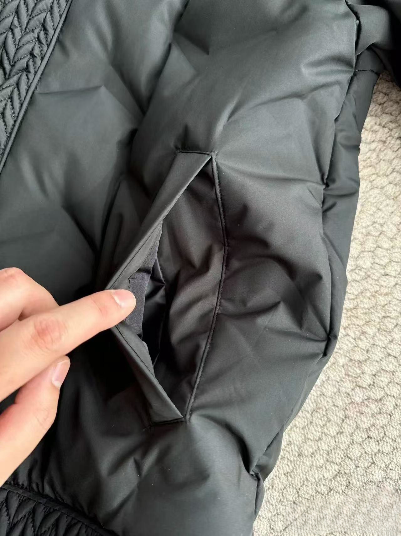 【PRADA  公式旗艦店】プラダ  ダウンジャケット 好評に付き再入荷！ 241102