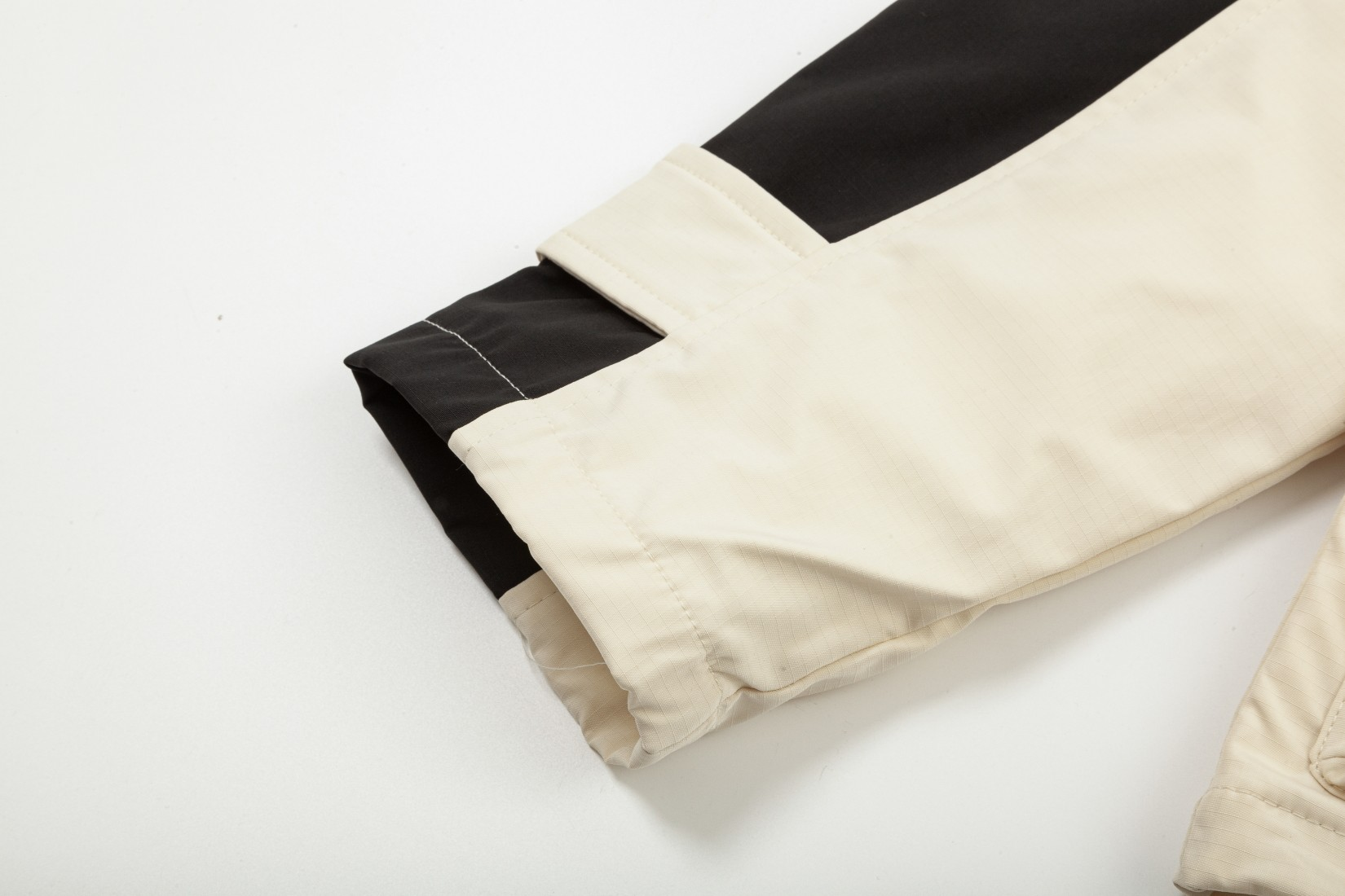 【GUCCI  公式旗艦店】グッチ   ジャケット着 好評に付き再入荷！241212