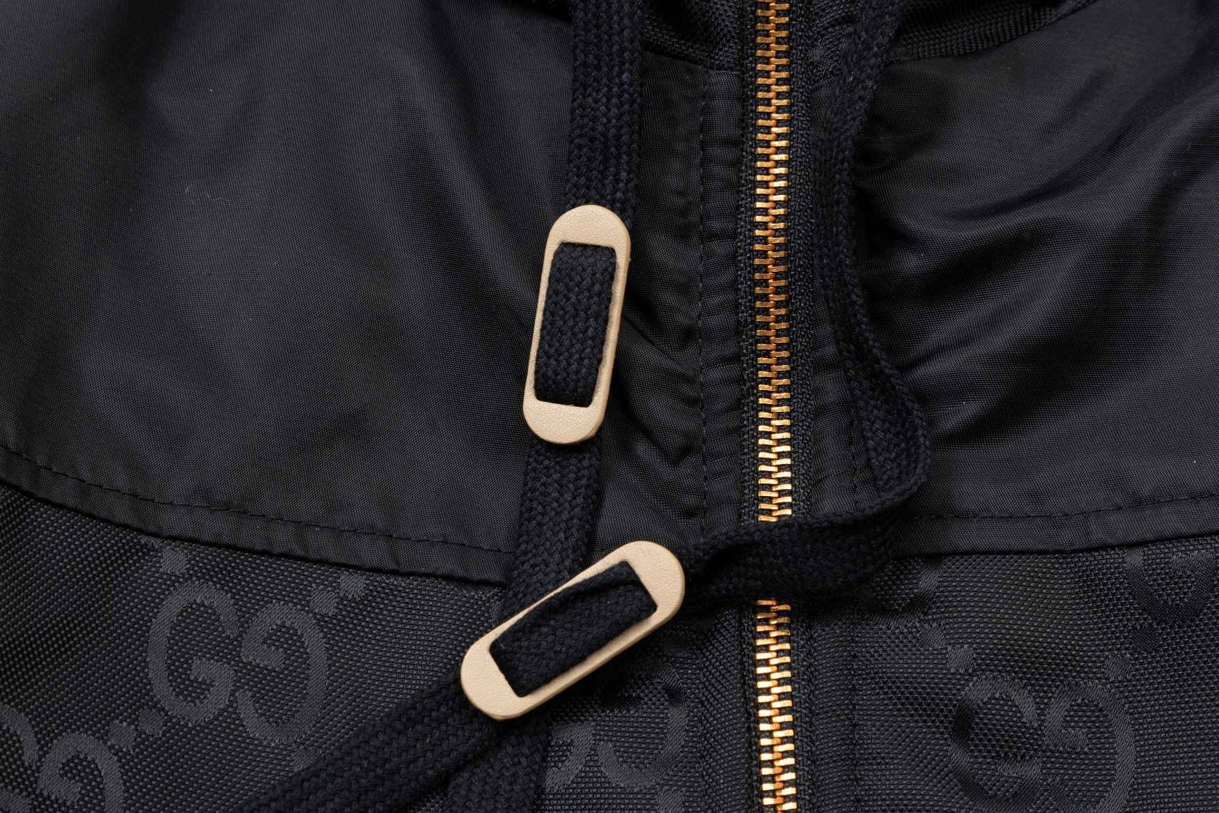 【GUCCI  公式旗艦店】グッチ  ジャケット着 好評に付き再入荷！241212