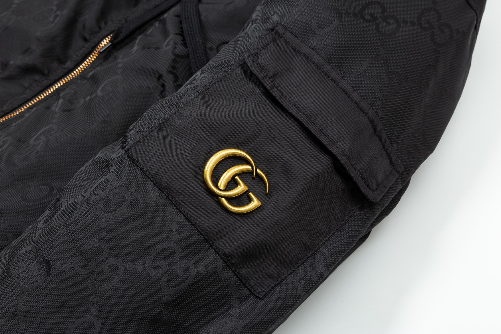 【GUCCI  公式旗艦店】グッチ  ジャケット着 好評に付き再入荷！241212