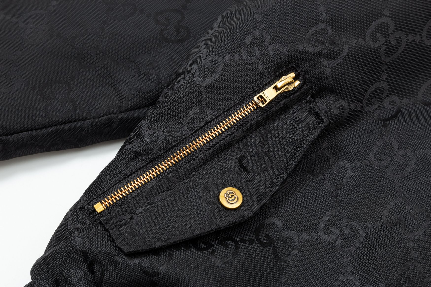 【GUCCI  公式旗艦店】グッチ  ジャケット着 好評に付き再入荷！241212