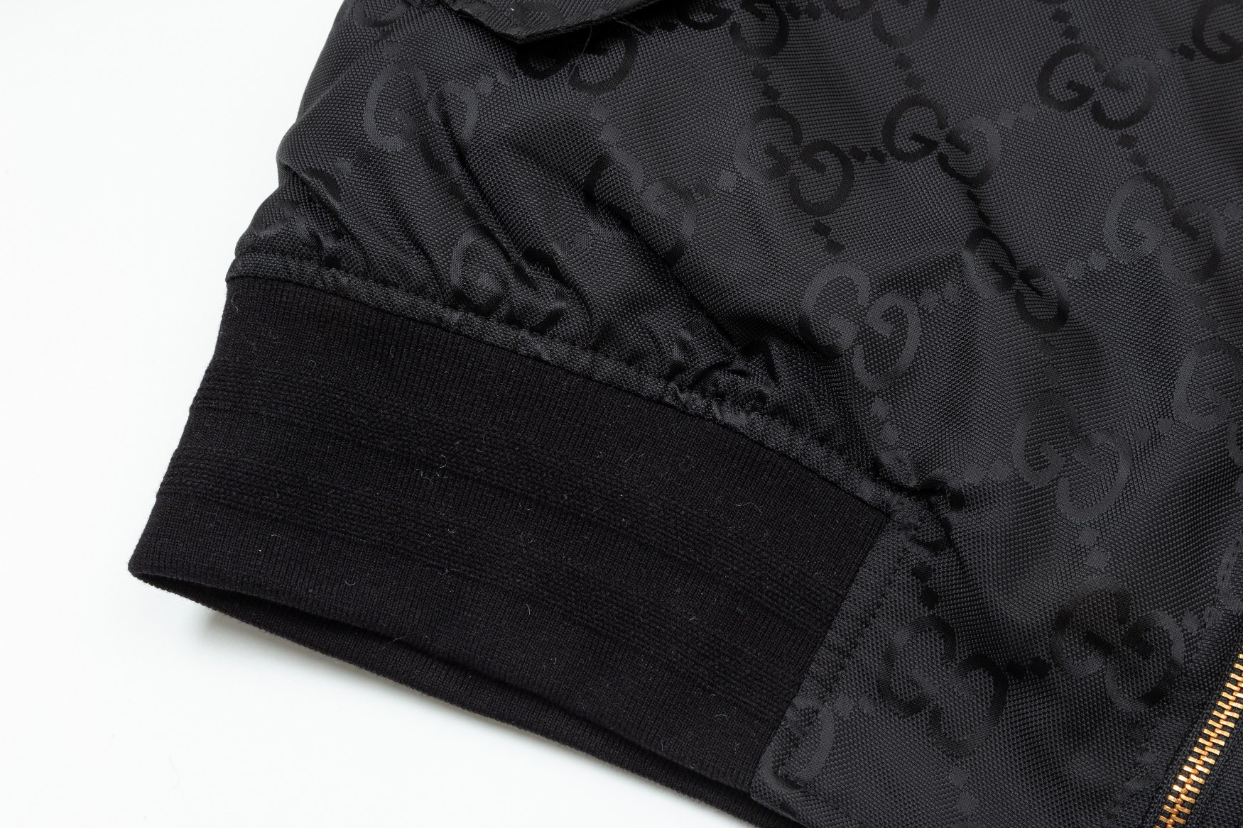 【GUCCI  公式旗艦店】グッチ  ジャケット着 好評に付き再入荷！241212