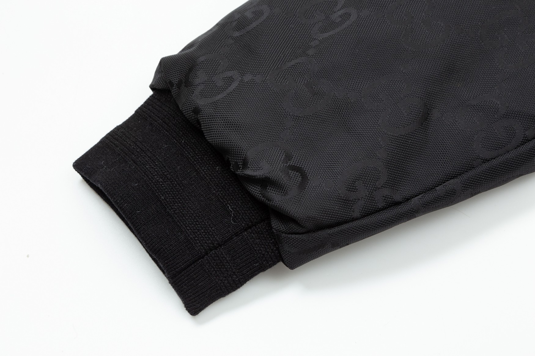 【GUCCI  公式旗艦店】グッチ  ジャケット着 好評に付き再入荷！241212