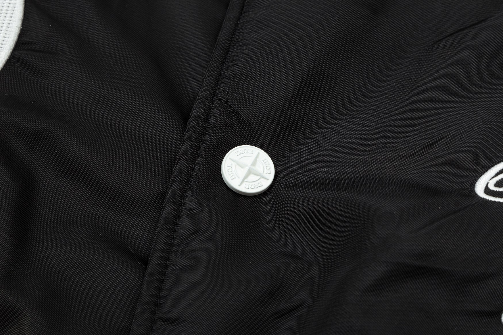 【DIOR  公式旗艦店】ディオール  ジャケット着 ご好評に付き再入荷！241021