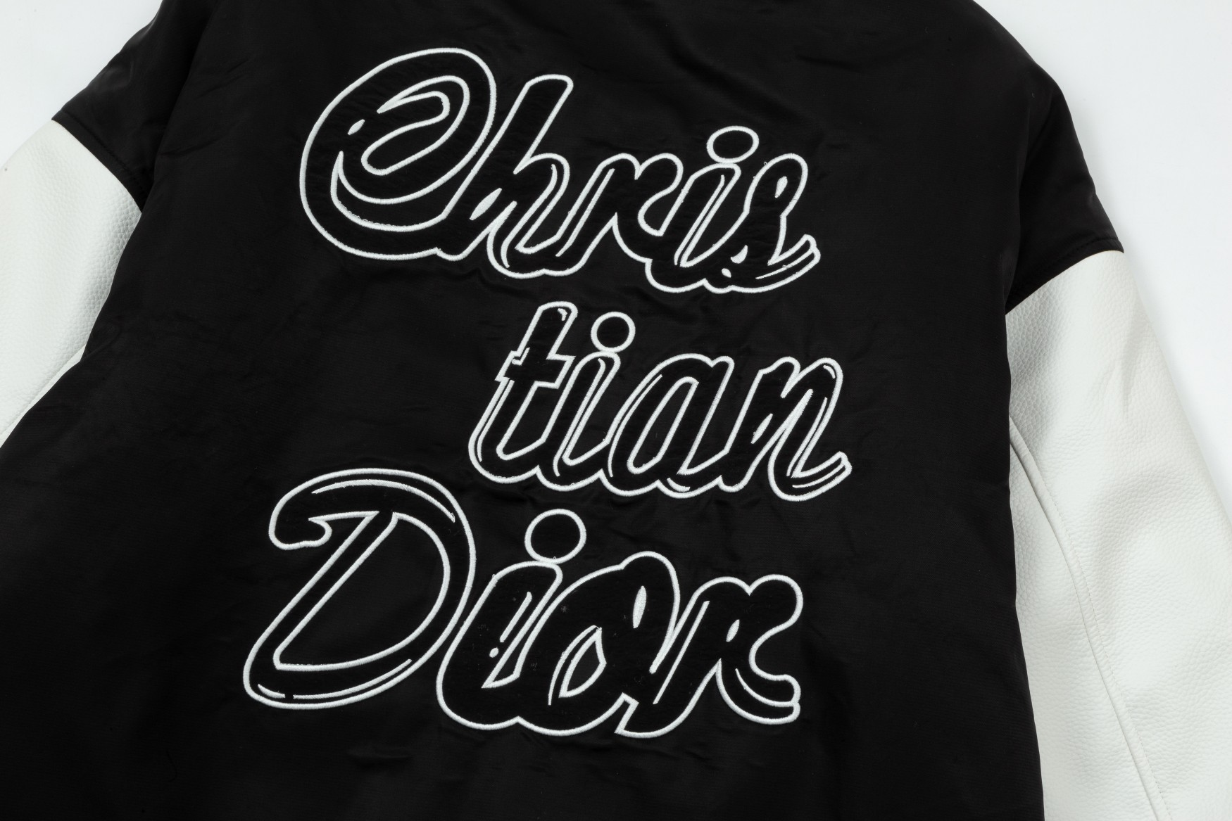 【DIOR  公式旗艦店】ディオール  ジャケット着 ご好評に付き再入荷！241021