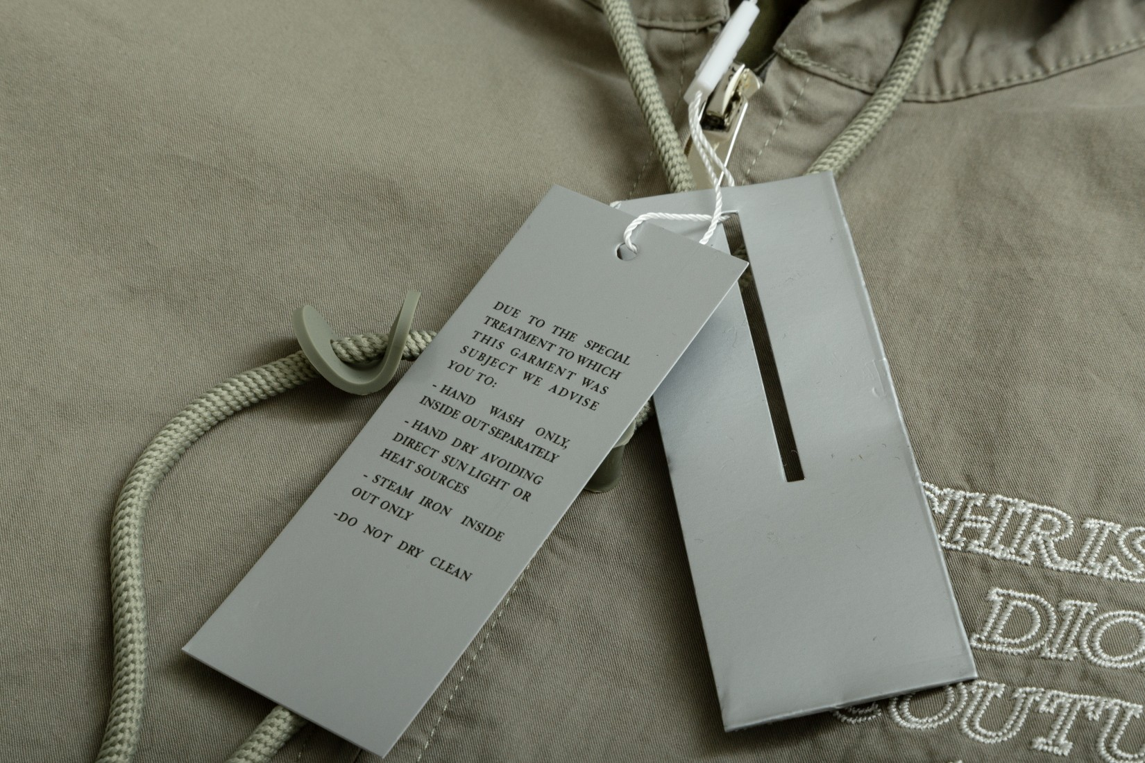 【DIOR  公式旗艦店】ディオール  ジャケット着 好評に付き再入荷！241212