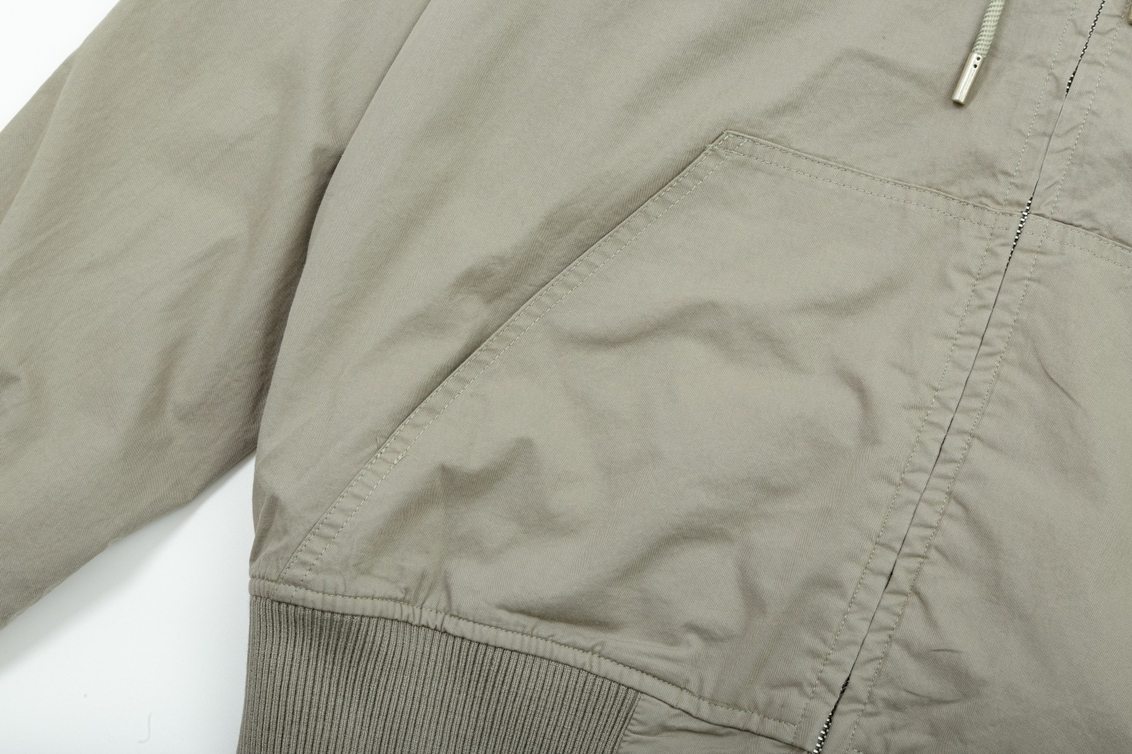 【DIOR  公式旗艦店】ディオール  ジャケット着 好評に付き再入荷！241212