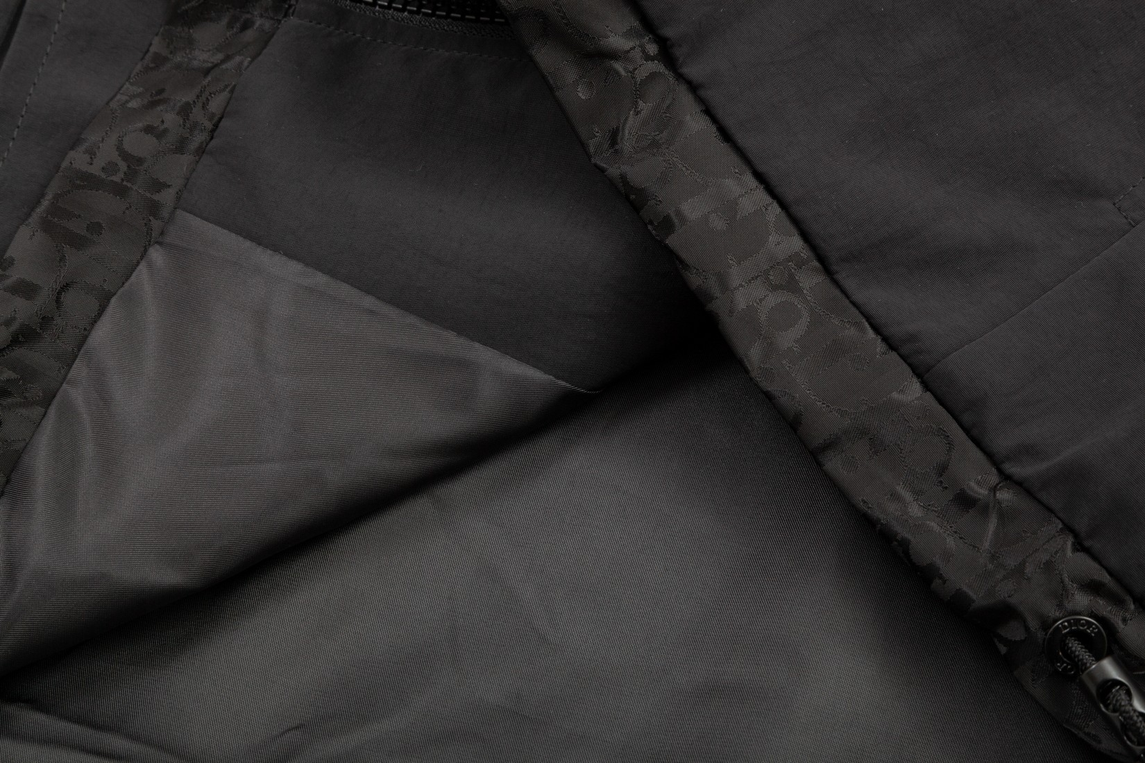 【DIOR  公式旗艦店】ディオール  ジャケット着 好評に付き再入荷！241212