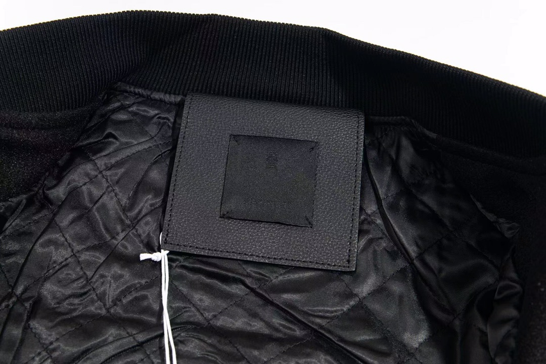 【GIVENCHY 公式旗艦店】ジバンシー   ジャケット着 ご好評に付き再入荷！241023