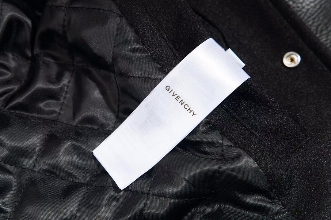 【GIVENCHY 公式旗艦店】ジバンシー   ジャケット着 ご好評に付き再入荷！241023