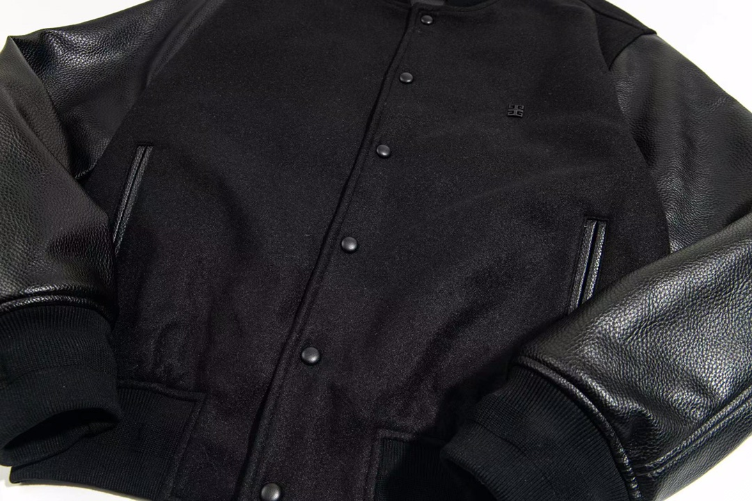 【GIVENCHY 公式旗艦店】ジバンシー   ジャケット着 ご好評に付き再入荷！241023