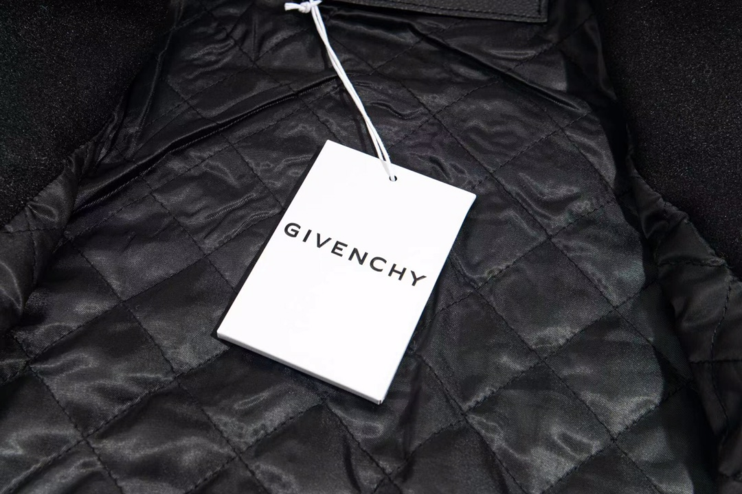 【GIVENCHY 公式旗艦店】ジバンシー   ジャケット着 ご好評に付き再入荷！241023
