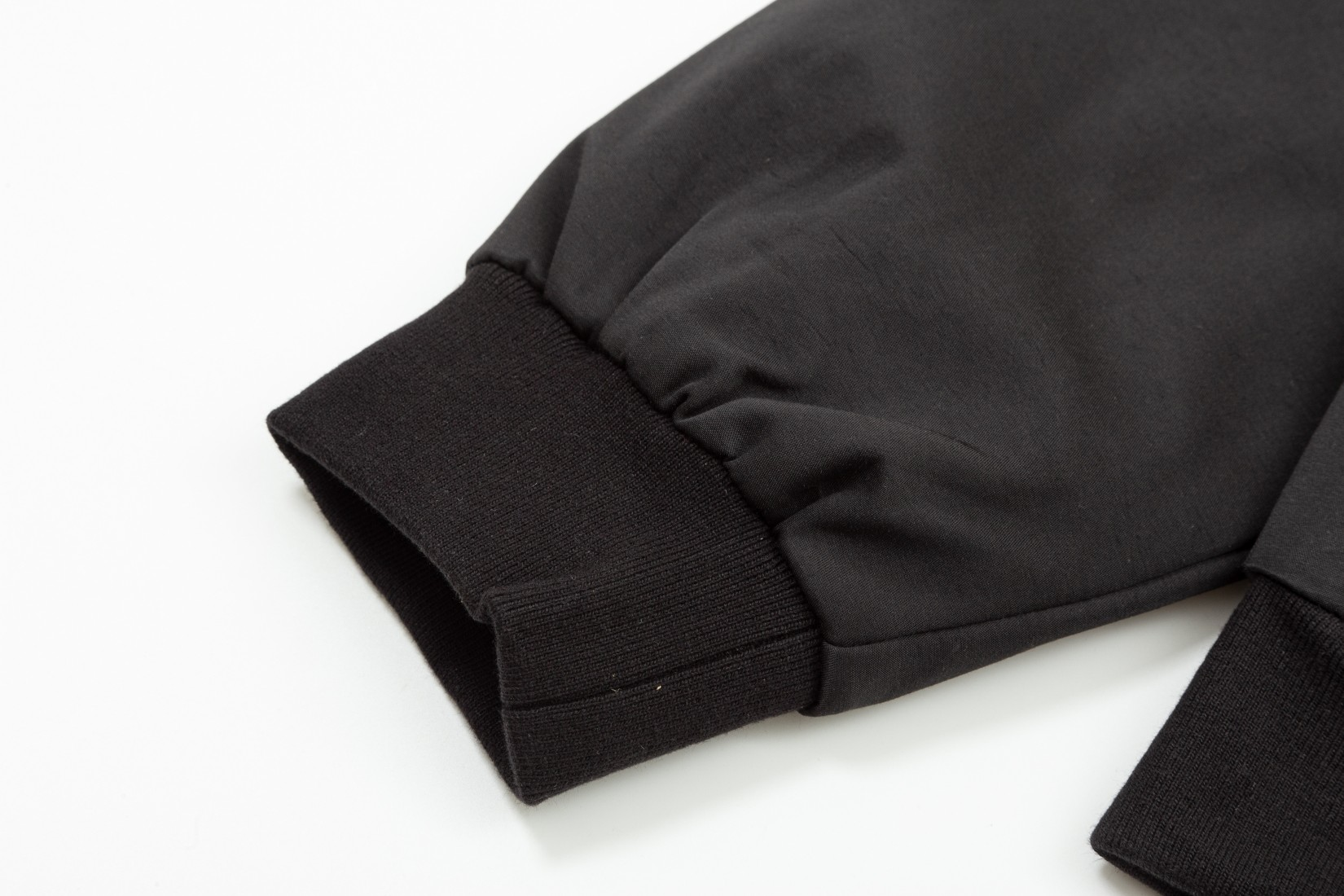 【PRADA  公式旗艦店】プラダ   ジャケット着 好評に付き再入荷！ 241213