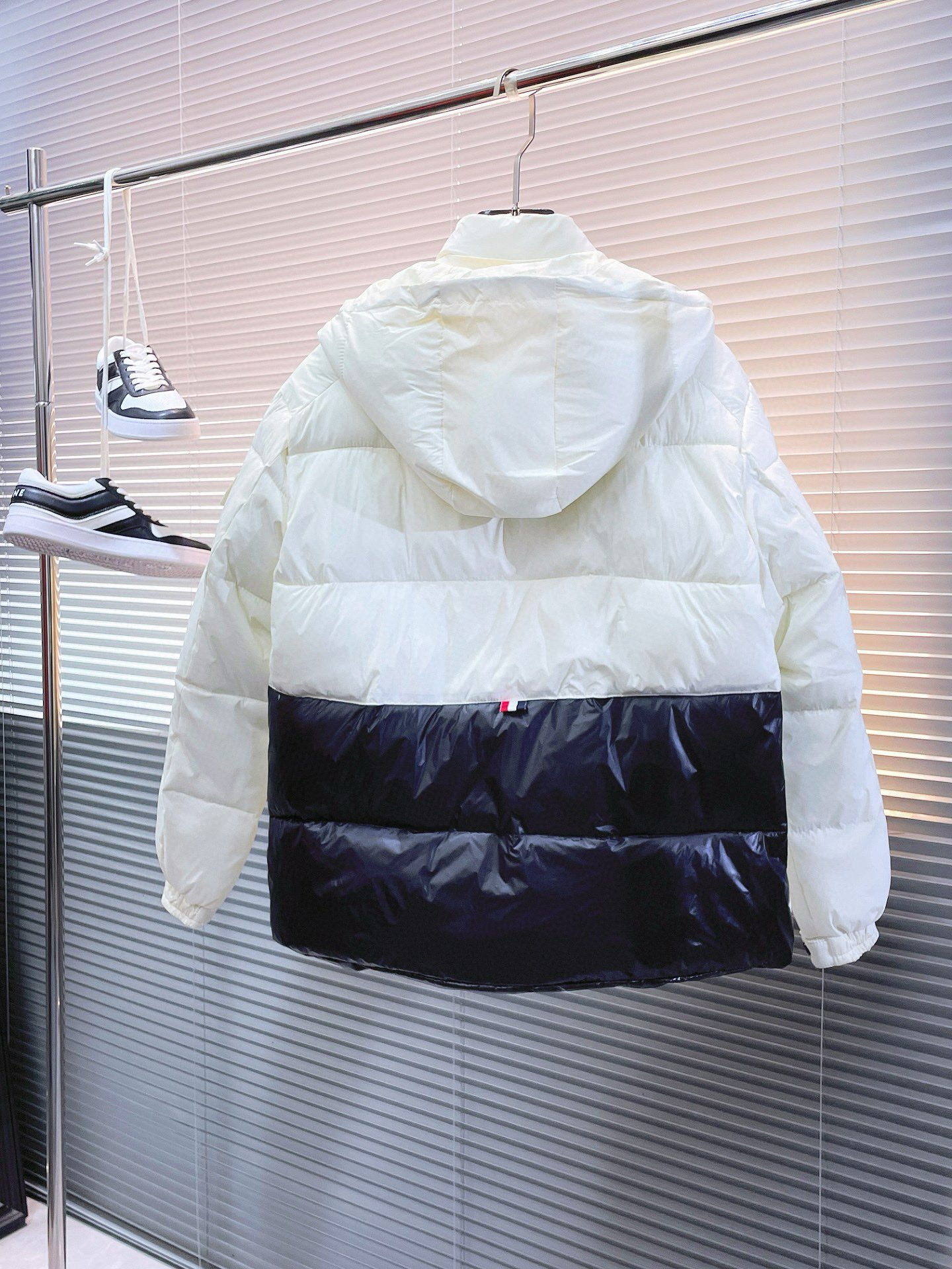 【MONCLER 公式旗艦店】モンクレール  ダウンジャケット好評に付き再入荷！ 241213