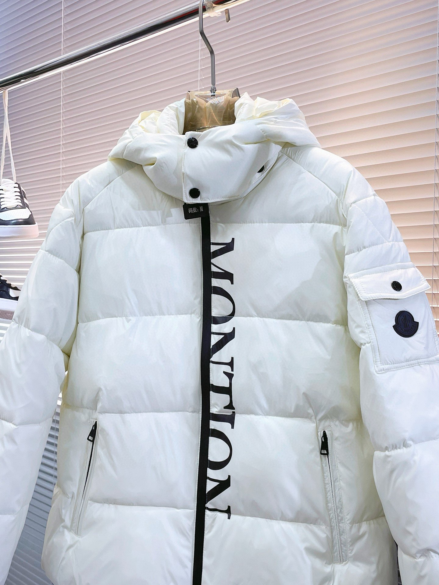 【MONCLER 公式旗艦店】モンクレール  ダウンジャケット好評に付き再入荷！ 241213