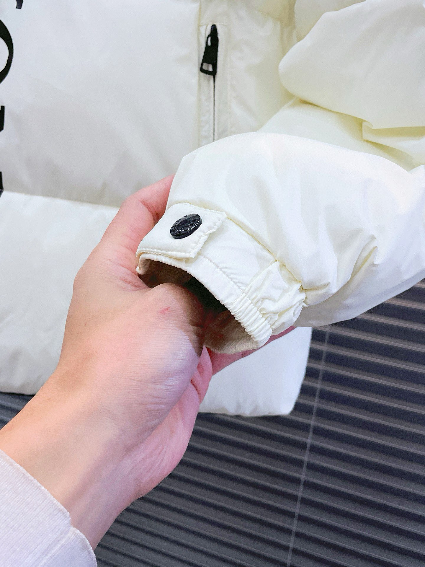 【MONCLER 公式旗艦店】モンクレール  ダウンジャケット好評に付き再入荷！ 241213