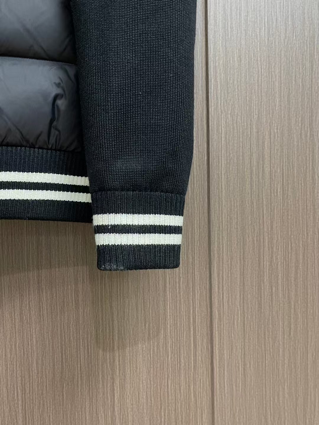 【MONCLER 公式旗艦店】モンクレール  ダウンジャケット好評に付き再入荷！ 241213