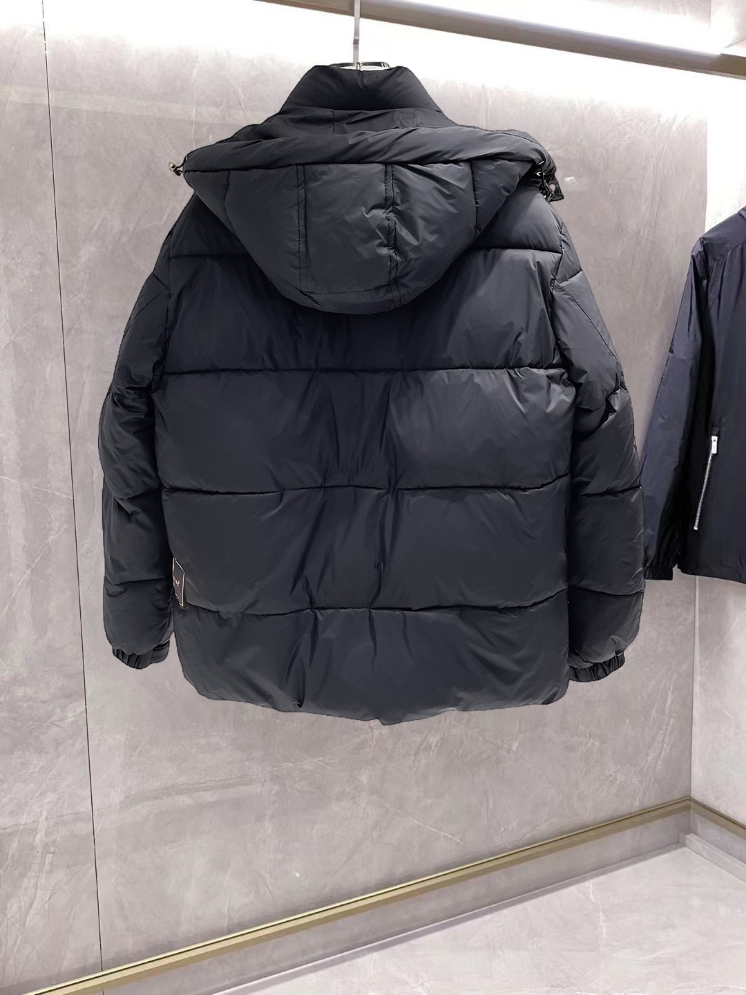 【LOUIS VUITTON  公式旗艦店】ルイヴィトン ダウンジャケット好評に付き再入荷！ 241213