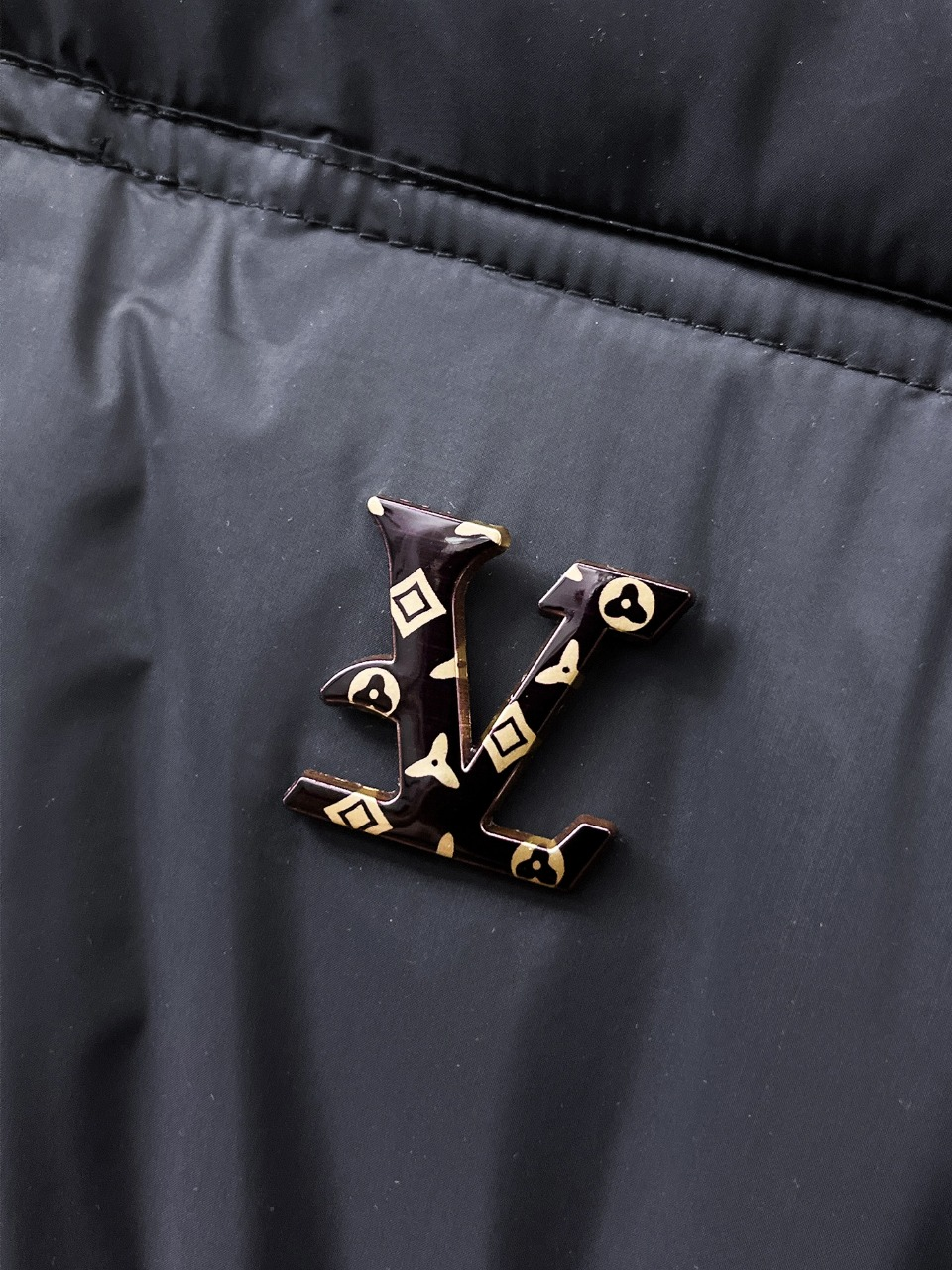 【LOUIS VUITTON  公式旗艦店】ルイヴィトン ダウンジャケット好評に付き再入荷！ 241213