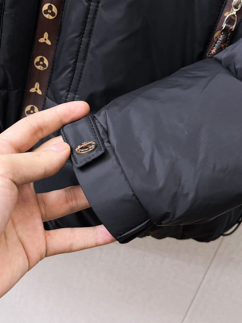 【LOUIS VUITTON  公式旗艦店】ルイヴィトン ダウンジャケット好評に付き再入荷！ 241213