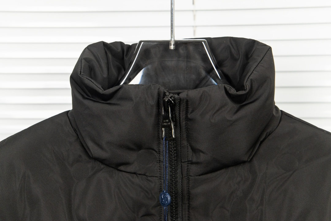 【LOUIS VUITTON  公式旗艦店】ルイヴィトン ダウンジャケット好評に付き再入荷！ 241213