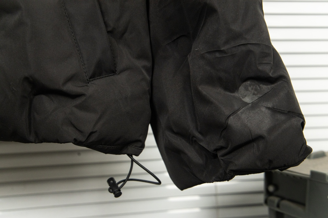 【LOUIS VUITTON  公式旗艦店】ルイヴィトン ダウンジャケット好評に付き再入荷！ 241213