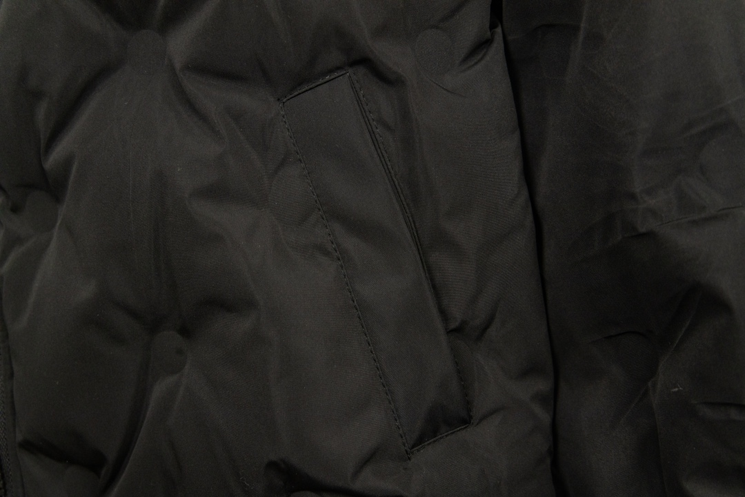 【LOUIS VUITTON  公式旗艦店】ルイヴィトン ダウンジャケット好評に付き再入荷！ 241213