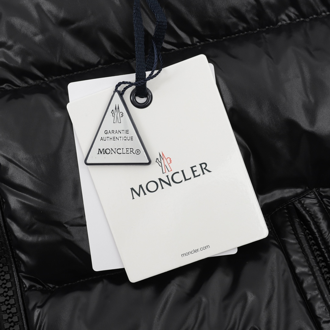 【MONCLER 公式旗艦店】モンクレール  ダウンジャケット好評に付き再入荷！ 241213