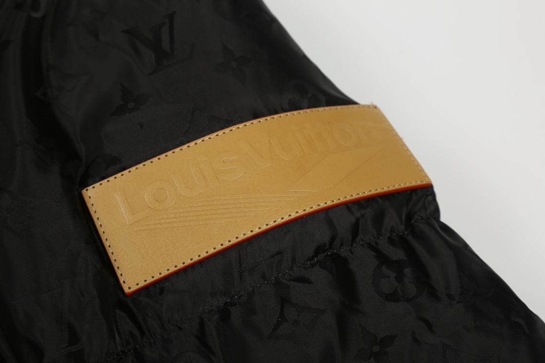 【LOUIS VUITTON  公式旗艦店】ルイヴィトン ダウンジャケット好評に付き再入荷！ 241213