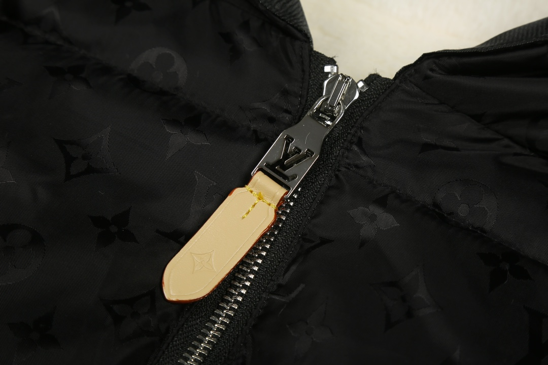 【LOUIS VUITTON  公式旗艦店】ルイヴィトン ダウンジャケット好評に付き再入荷！ 241213