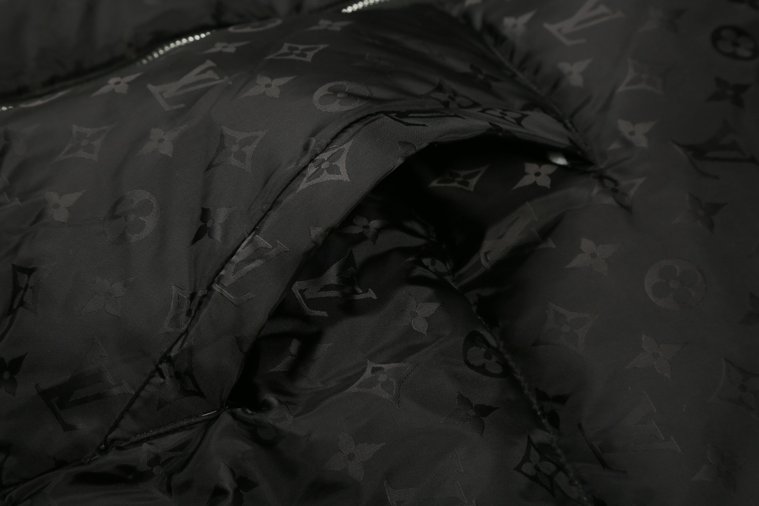 【LOUIS VUITTON  公式旗艦店】ルイヴィトン ダウンジャケット好評に付き再入荷！ 241213