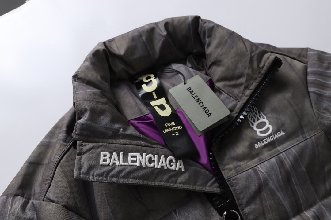 【BALENCIAGA   公式旗艦店】バレンシアガ   ダウンジャケット ご好評に付き再入荷！  241214
